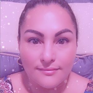 Meet your Posher, Estela